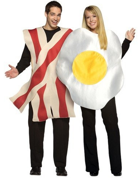 Couples Halloween Costumes You Will Actually Want to Wear - Bacon & Egg - because who doesn't love BACON? + so many more awesome costume ideas that you will love!