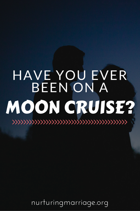 Ah, this is such a good date idea + ritual for couples. I love it! I want to go on a moon cruise! 