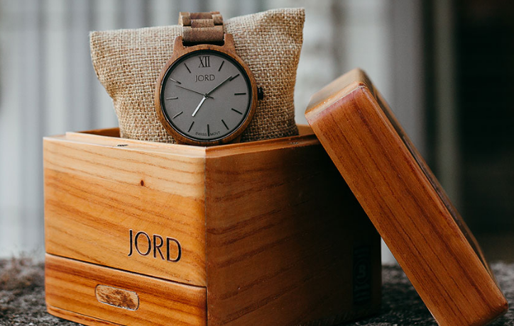 Finding the Perfect Gift For Your Spouse - Jord Watches #woodwatch #jordwatch #nurturingmarriage